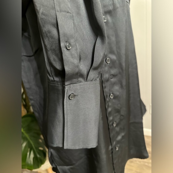 🛍️NWOT.Looks good with a belt! Sexy soft button up shirt dress Size XS - Picture 5 of 9
